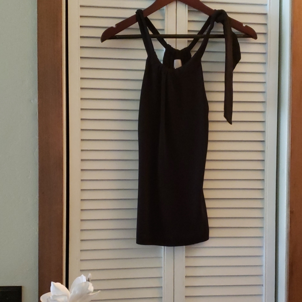 Halter style top with side shoulder tie